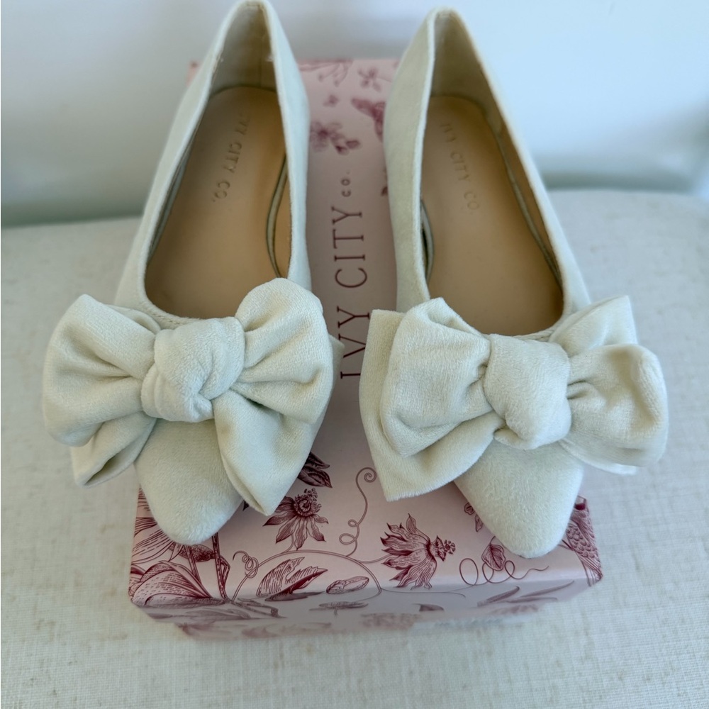 Ivy City Co Cream Kids Dress Shoes size 12c